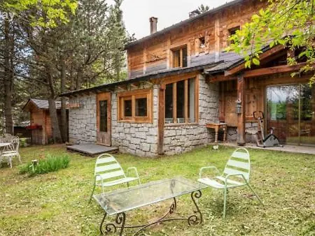 Chalet Pomme De Pin *